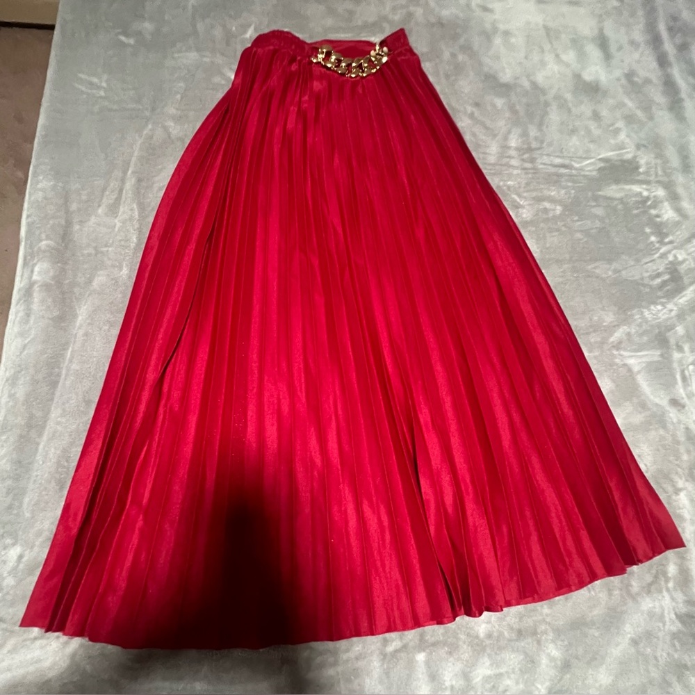 Beautiful red skirt and silk top - Picture 9 of 9